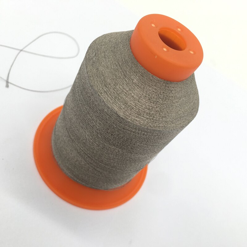 Hilo de coser conductor para guantes de pantalla táctil