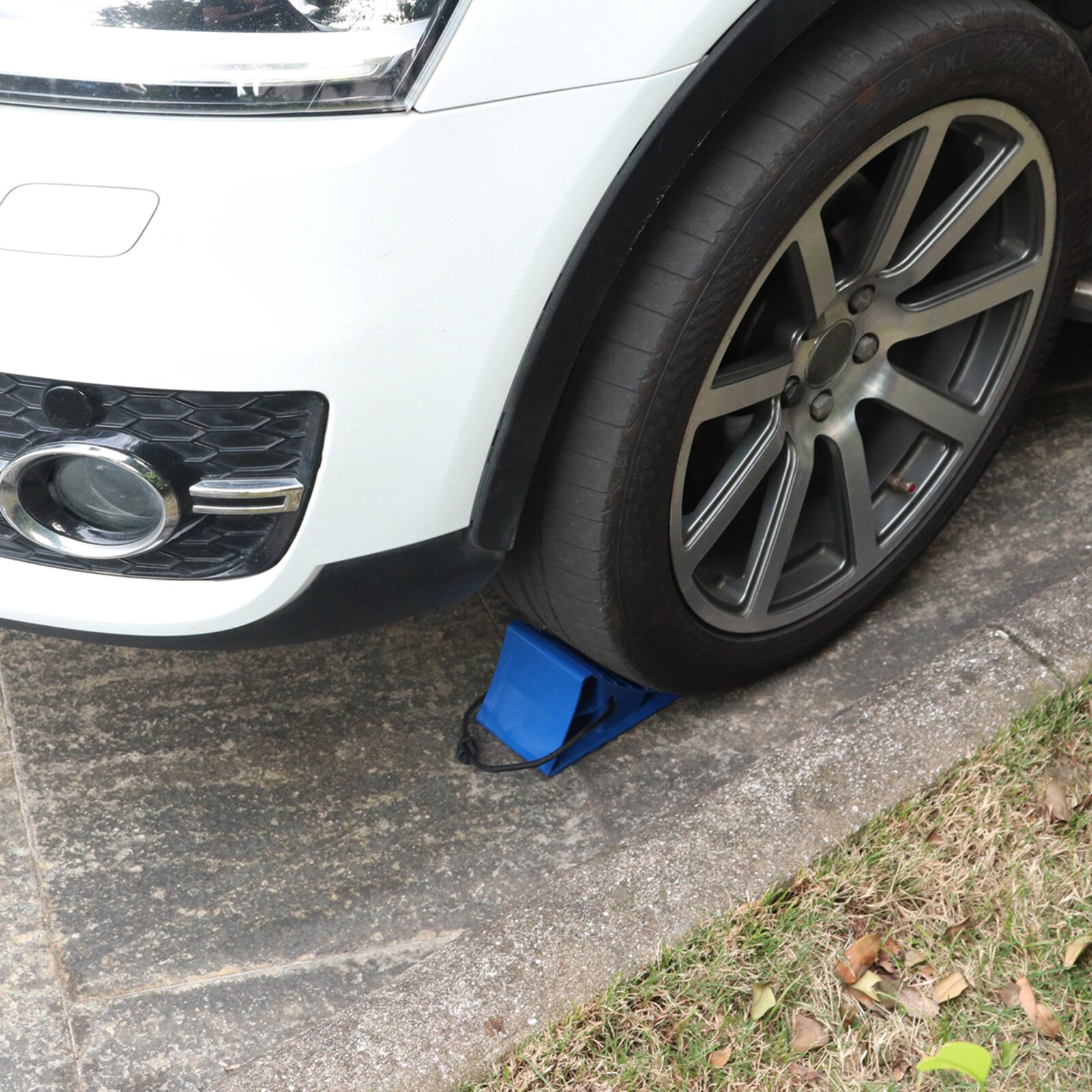 2PCS Large Wheel Chocks with Rope for RV Camper Car Tire Chocks Trailer Solid Heavy Duty Wheel Chocks