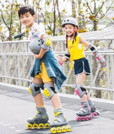 Børns hjelm sport beskyttelsesudstyr kombination skate skateboard cykel beskytter sikkerhed miljøbeskyttelse