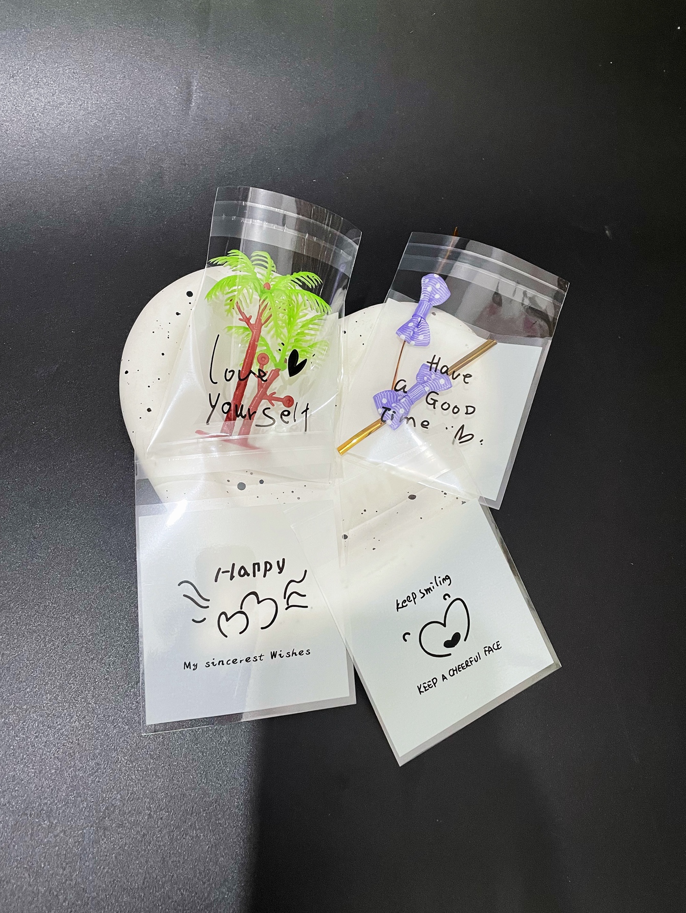 100pcs Lovely Doodle Black And White Small Wrap Opp Self-sealed Bag, Keep Smile, Have A Good Time Pattern Decor Bags