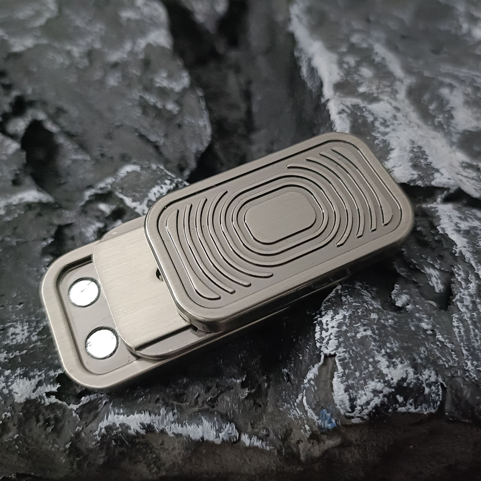 Cursore magnetico con triplo spinta, cursore magnetico per agitazione, giocattolo con cursore spingere ADHD a forma di fotocamera, pressione in metallo, clic su giocattoli agitati per alleviare lo fatica e l'ansia: Argento