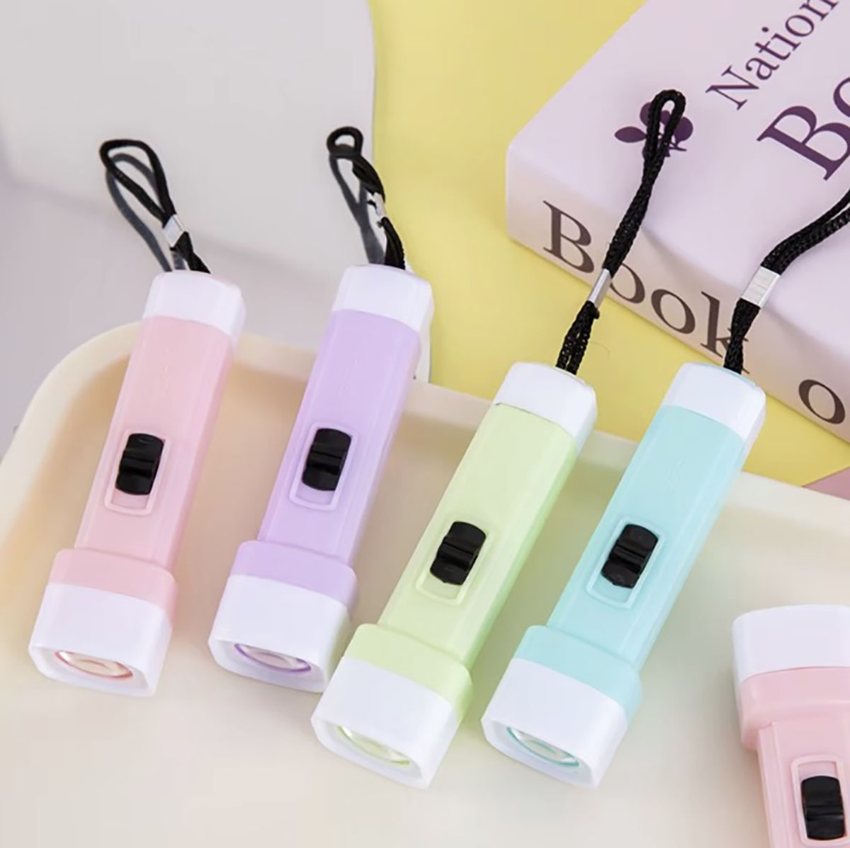 12/24 Stück LED Mini Taschenlampe Kindergeburtstag Party Hochzeit Gastgeschenk Halloween Weihnachten Karneval Partybevorzugung Dekoration