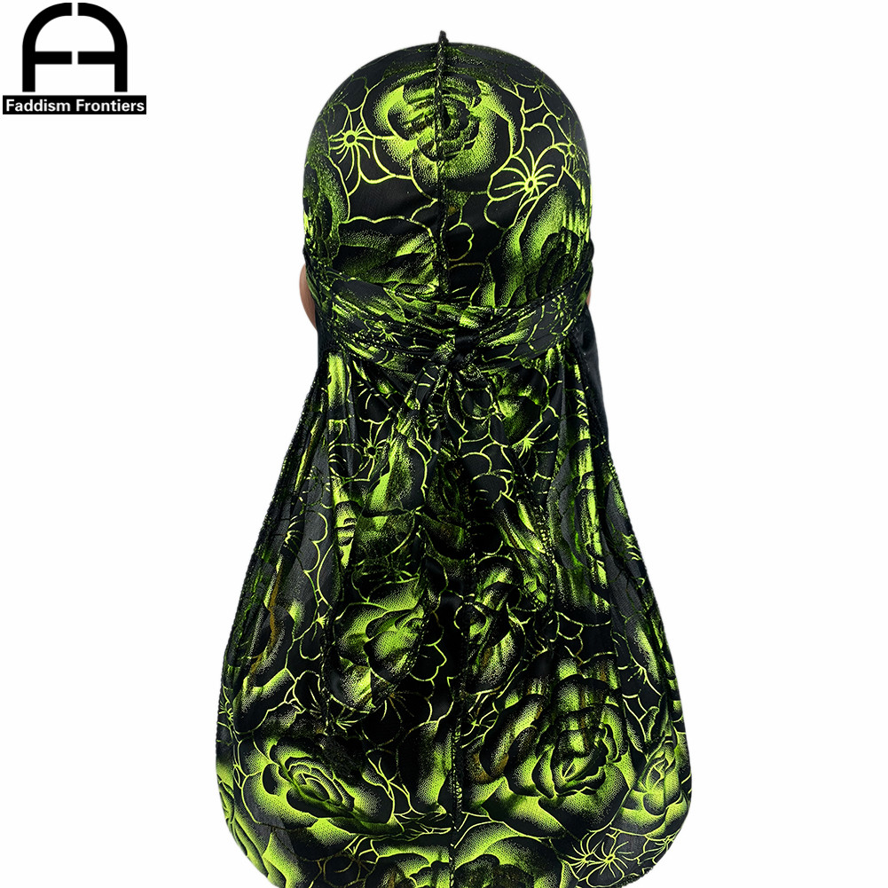 Turbante con estampado personalizado para hombre, Bandanas con estampado de rosas, correas largas de seda, accesorios para el cabello: Blanco