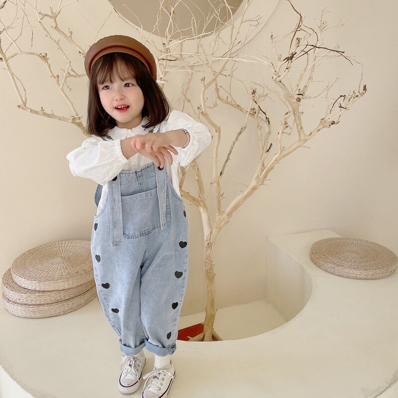 Salopette en jean ample avec imprimé cœur noir pour filles, salopette décontractée à bretelles, douce et assortie, pour enfants de 1 à 6 ans, printemps automne