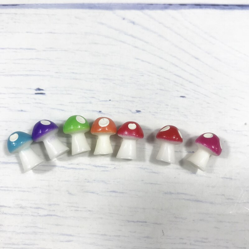 20PCS Mushrooms Terrarium Figurines Fairy Garden Miniatures Party Garden Mini Mushroom Garden Ornament Resin Crafts Decorations