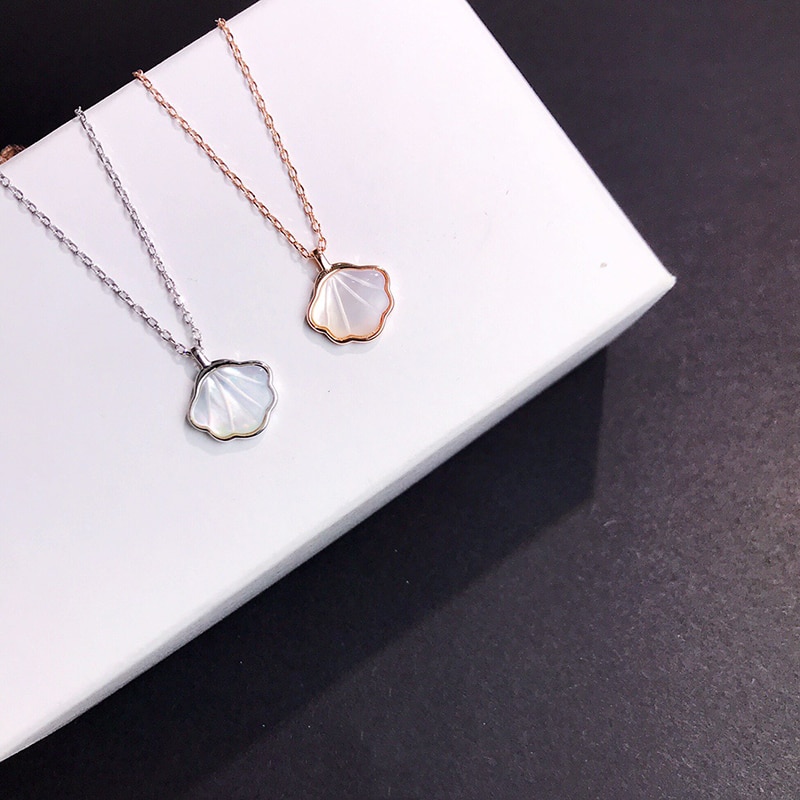 ANENJERY Shell Pendant Necklace Statement for Women Clavicle Chain Necklace Office Jewelry S-N684