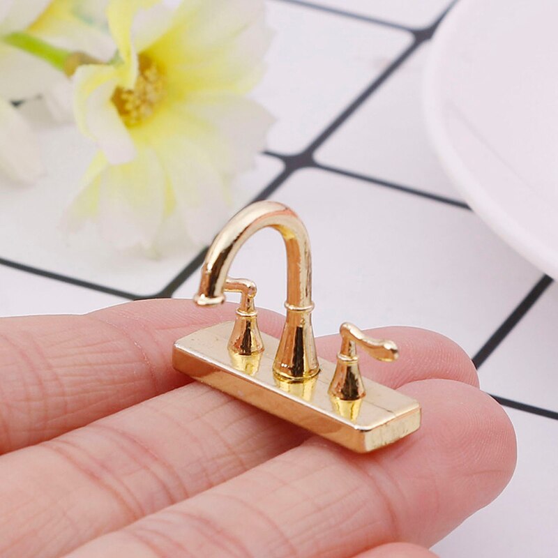 1/12 Poppenhuis Miniatuur Accessoires Legering Bad Kraan Simulatie Water Tap Model Meubels Speelgoed voor Poppenhuis Decoratie