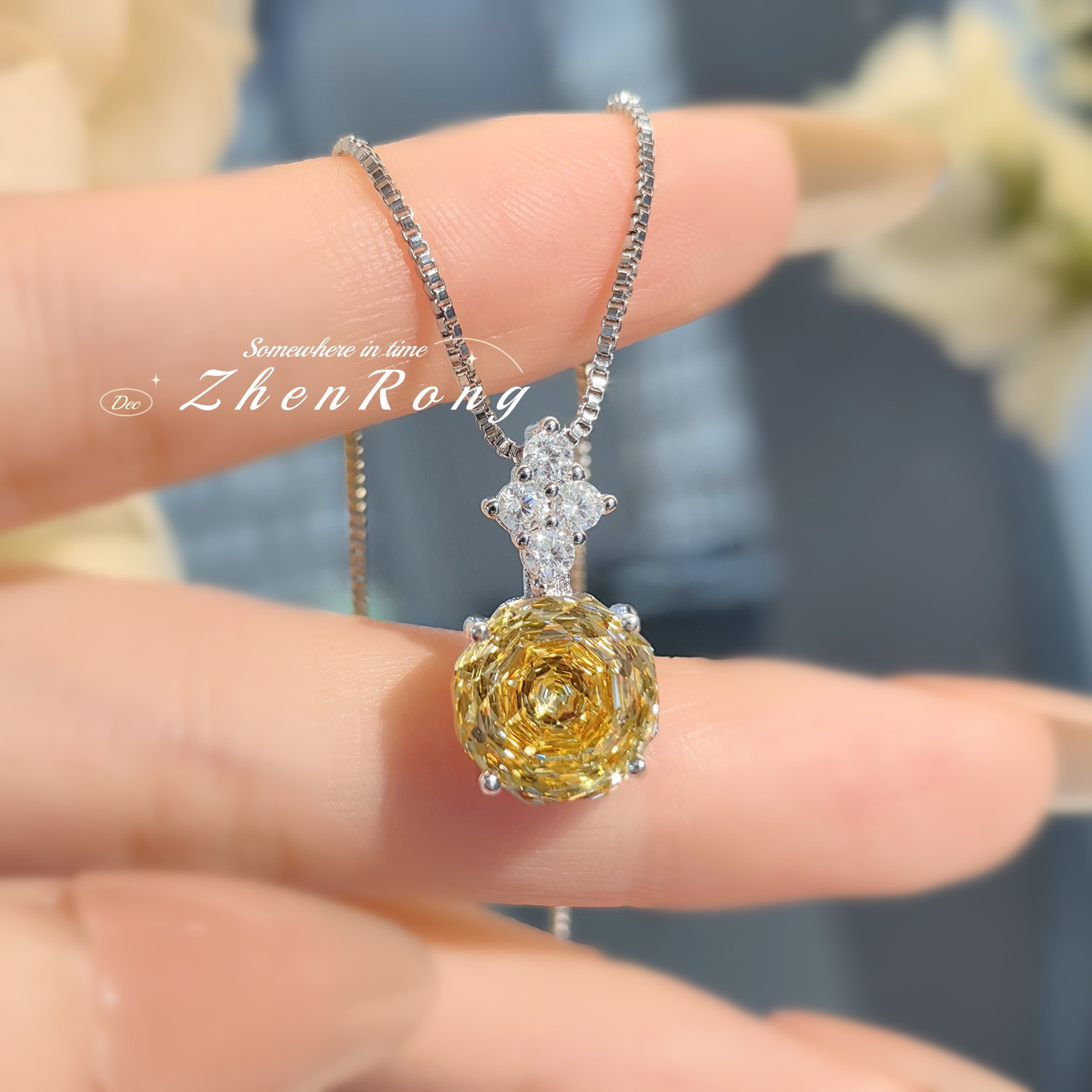 Prachtige rozenbloemvormige hangers met paarse zirkonia, oorbellen, zilverkleurige ringen en sieradensets voor vrouwen.