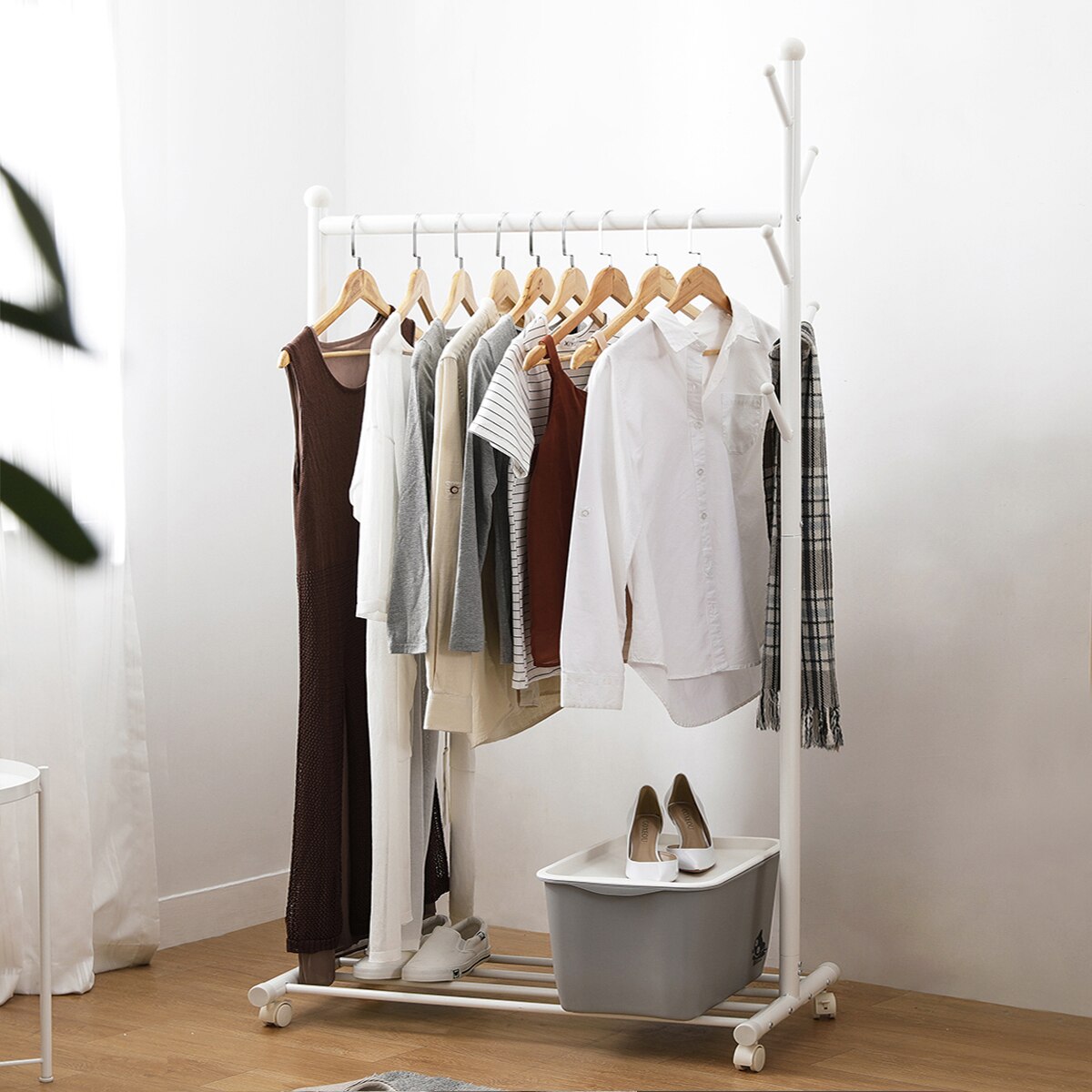 Porte-vêtements tige en acier roulement vêtements porte-vêtement chambre suspendus cintre étagères intégré portemanteau sur roues