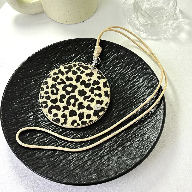 Bilandi joyería de temperamento moderno bolso con estampado de leopardo colgante collar para mujer accesorios: Color amarillo dorado claro