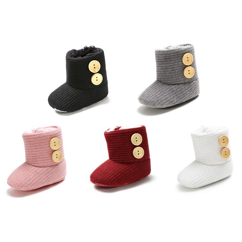 Baby warme winterlaarzen meisjes zachte zool wieg schoenen knoop katoenen platte laarzen gebreide effen knopen peuterschoen