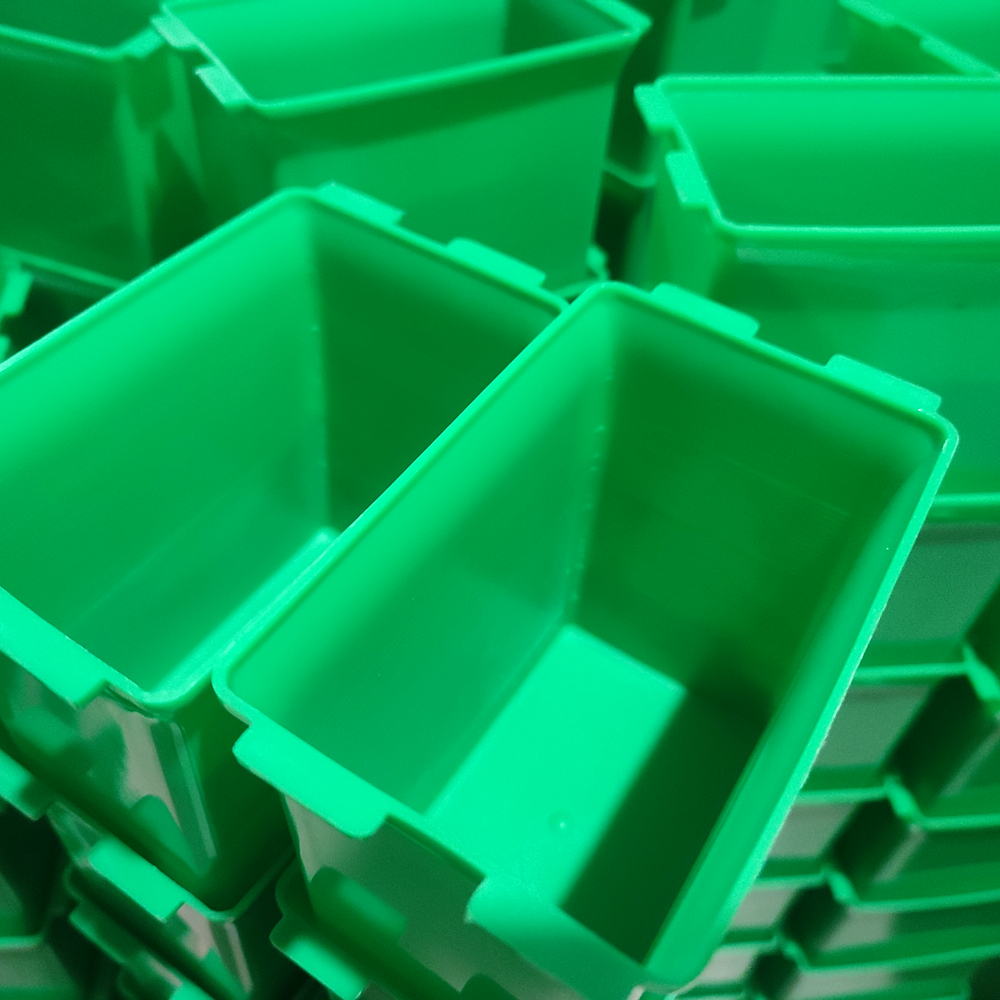 20 Pieces Small Bee Feeder Mini Nuc Beehive Bee Feeder Apidea Nuc Beehive Feeder Mini Mating Nuc Bee Feeder Bee Shop Supply