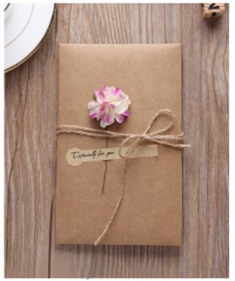 10 stuks/ diy kraftpapier handgemaakte gedroogde bloemen uitnodigingsgroetkaart met envelop kerst bruiloft verjaardag bedankjes kaarten: Anjer groot