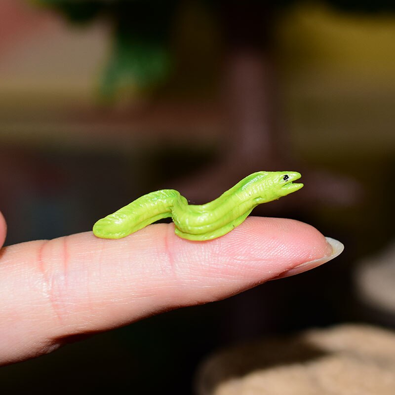Miniatuur Oceanen Diermodel Schildpad Alligator Walvis Haai Dolfijn Pinguïn Clownfish Kikker Zee Wereld Mini Figurine Decor Speelgoed: Eel