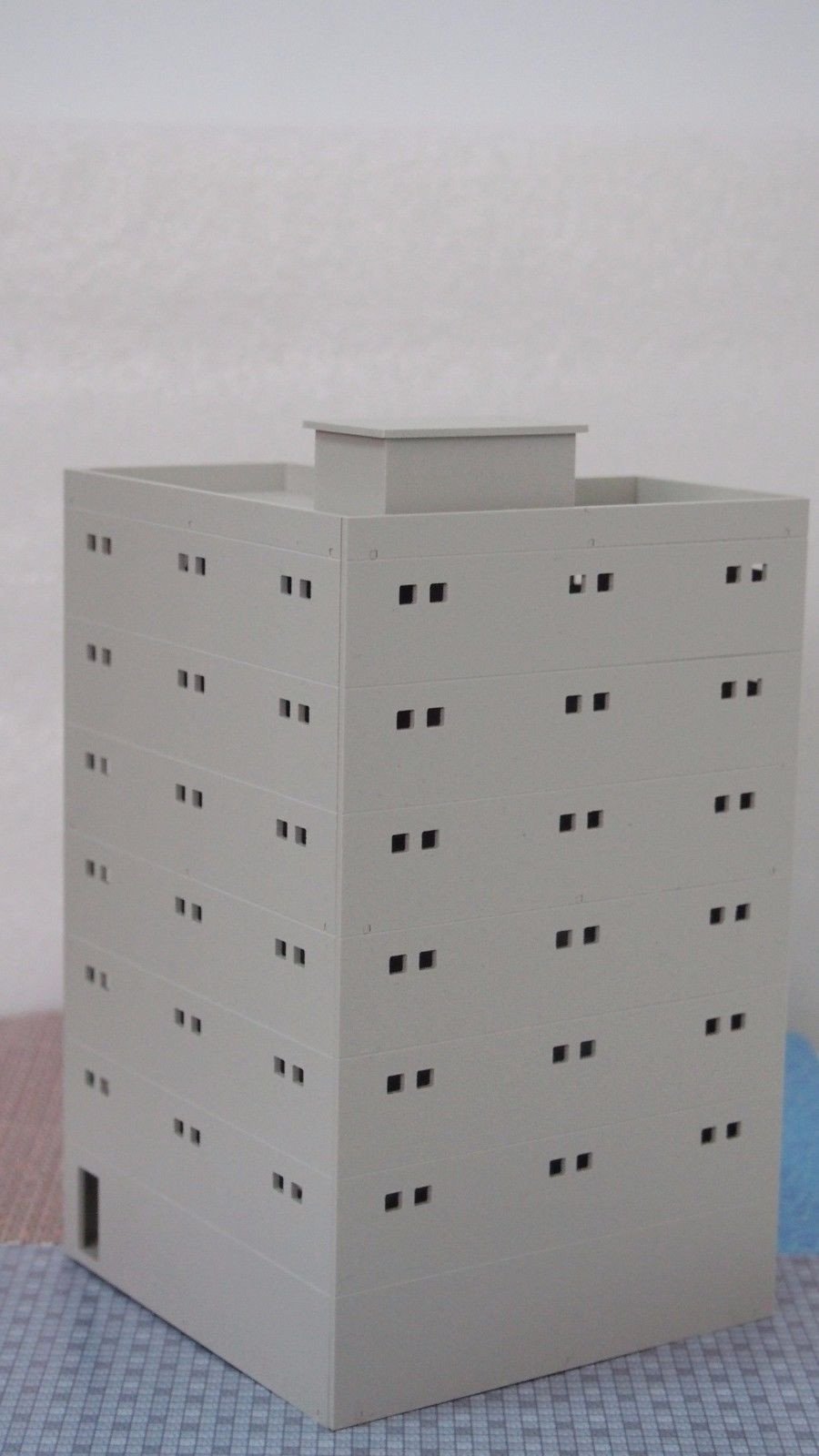 Outland Models Modern Large Business Building / Office N Scale 1:160 Railway