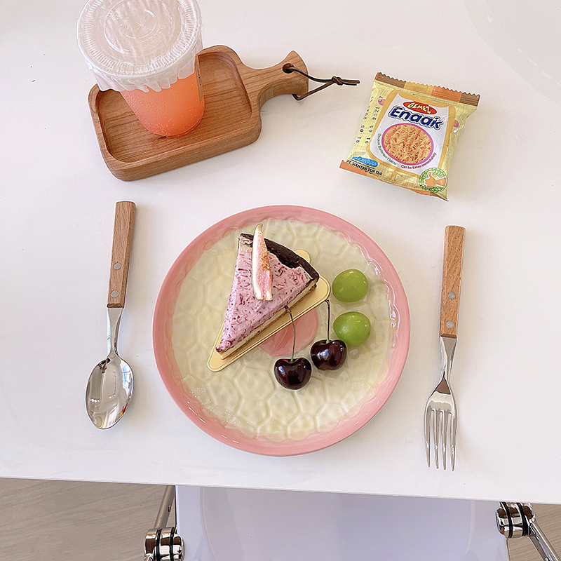 Kawaii Relief Peach Strawberry Ceramic Plate Retro Lovely Pink Breakfast Cake Snack Fruit Dessert Decorative Kitchen Tableware