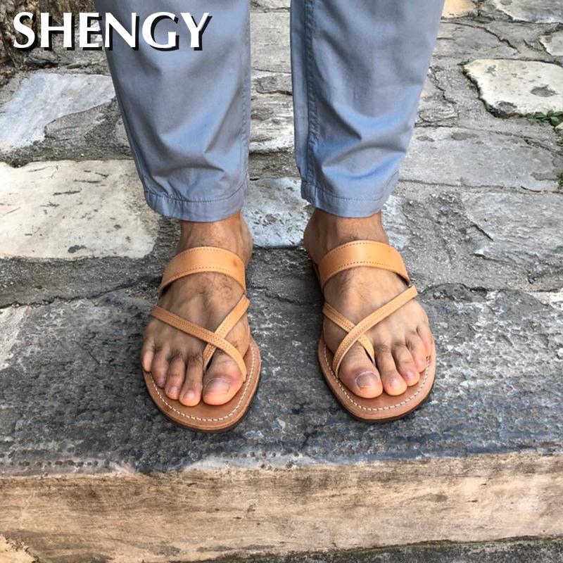 Män läder tofflor sommar herr platta sandaler casual grekiska utomhus strandskor sandaler retro romerska tofflor plus storlek 39-48