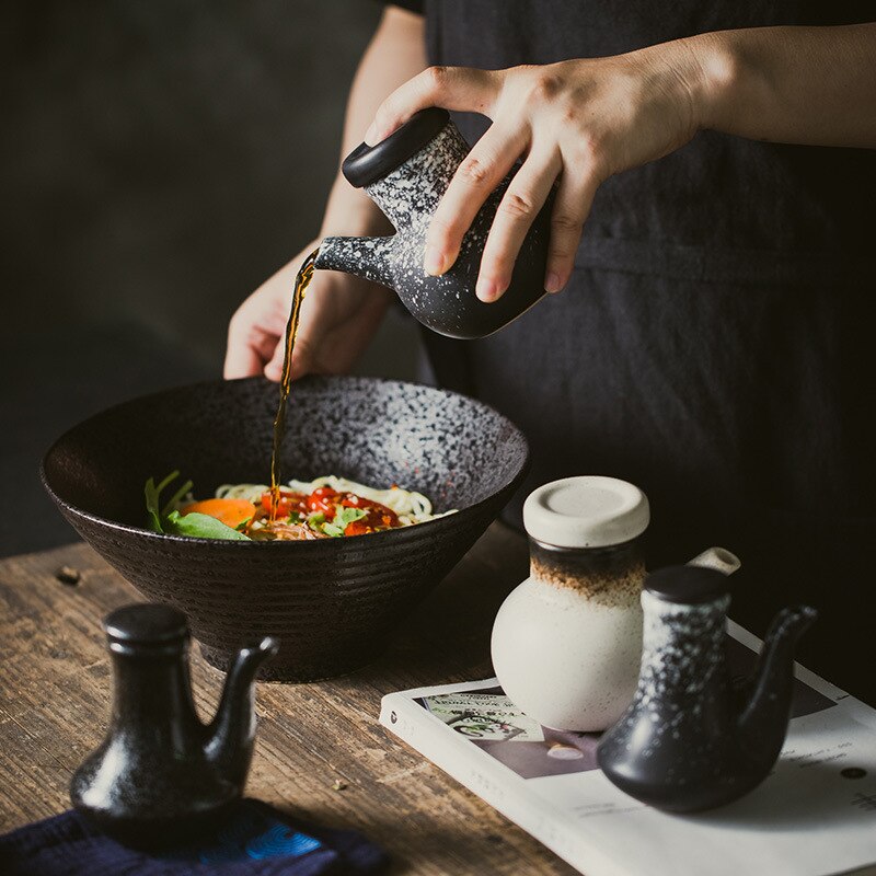 Kitchen Ceramic Oil Bottles with lid Oil Pots Small Sauce Flavoring Pot Soy Sauce Vinegar Bottles Japanese Restaurant Commercial