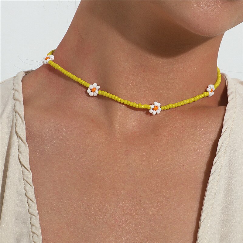 Boho Daisy Flowers Beaded Choker Necklace Colorful Statement Clavicle Choker Necklace for Women Korean Summer Beach Jewelry