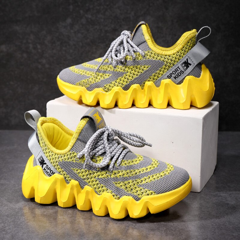 Children's fashionable and cute little yellow duck sports shoes, running shoes for small, middle and university students