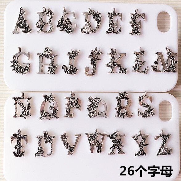 78 stk/parti 26 bogstaver emalje legering alfabet vedhæng abc ord tag charms smykker gør det selv tilbehør 18*13mm: Gammel sølv