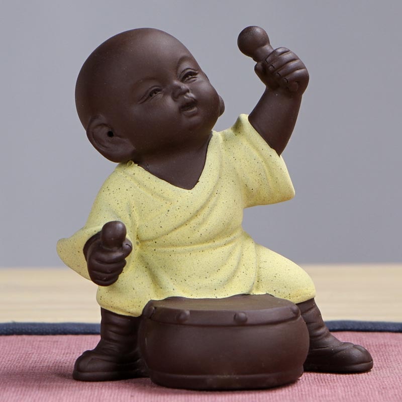 Chinese keramische thee huisdier boeddhabeeld monnik home decor decoratie pee jongen paars zand Thee ornamenten Plassen jongen