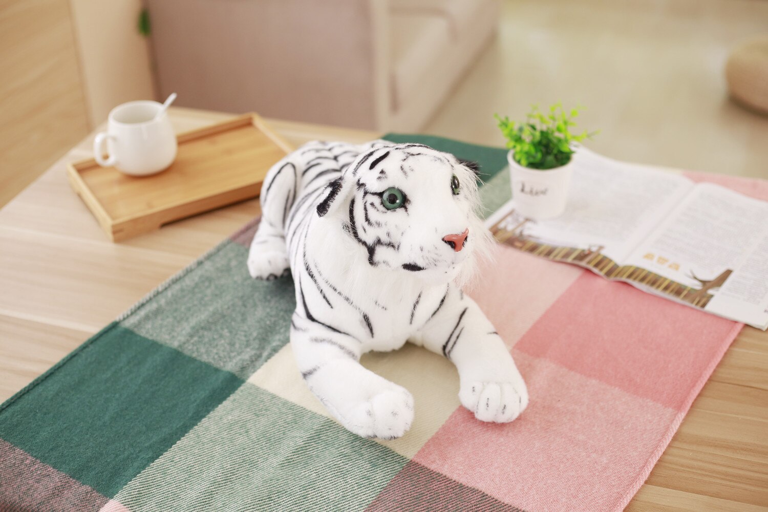Simulering hund plysch leksak naturtrogen djur liggande hållning hund docka tiger plysch leksak barn födelsedag: C