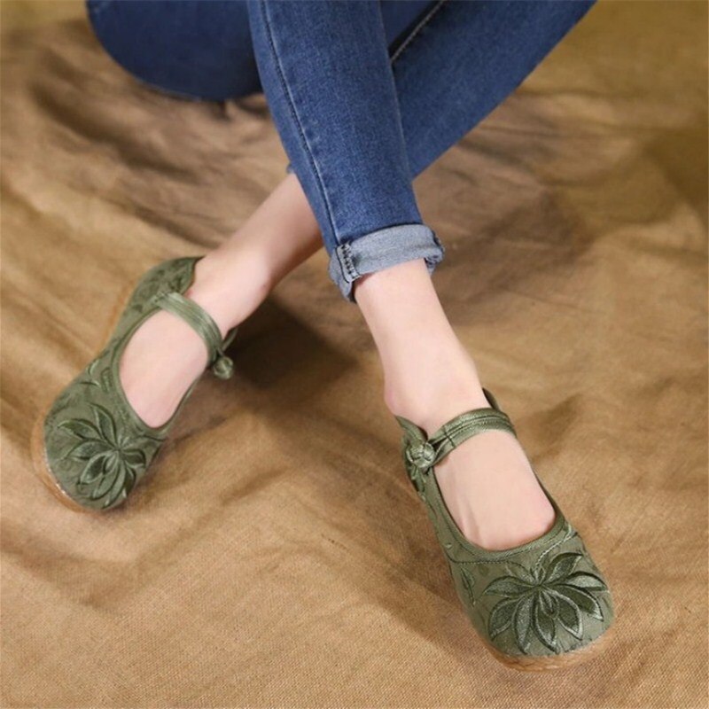 The Flat cloth Women shoes comfortable soft bottom retro elderly embroidered leisure Women's shoes national style