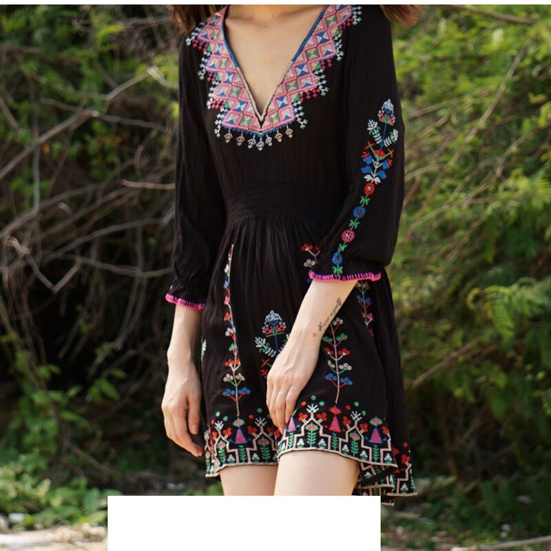 Boho inspirerad blommig folkloristisk broderad mini boho klänning 3/4 ärmar sommarklänning virkad v ringklänning kvinnliga vestidos