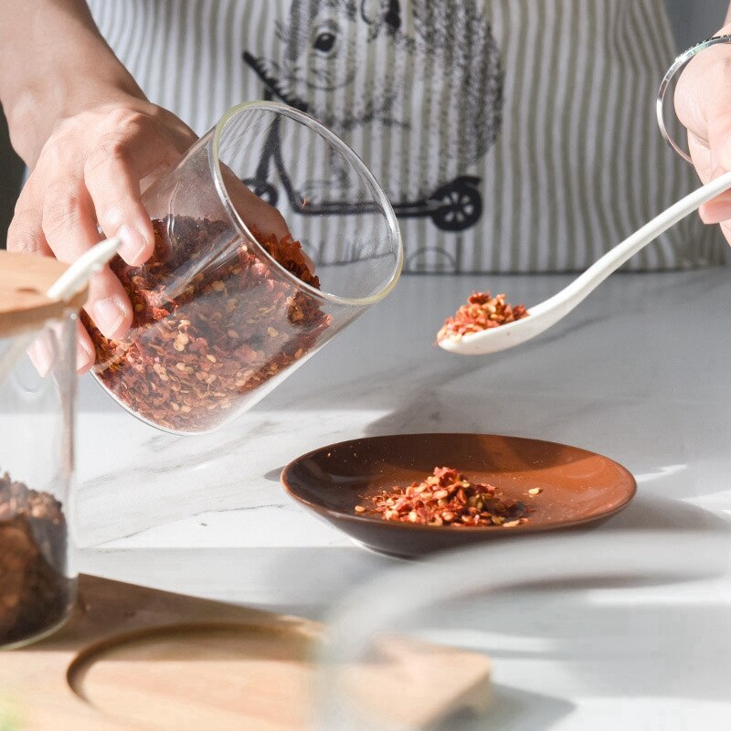 Set van 3 glazen kruidenpotjes met lepel, kruidenpotjes, kruidenpotjes, peperstrooier, opbergdoos met dienblad voor in de keuken.