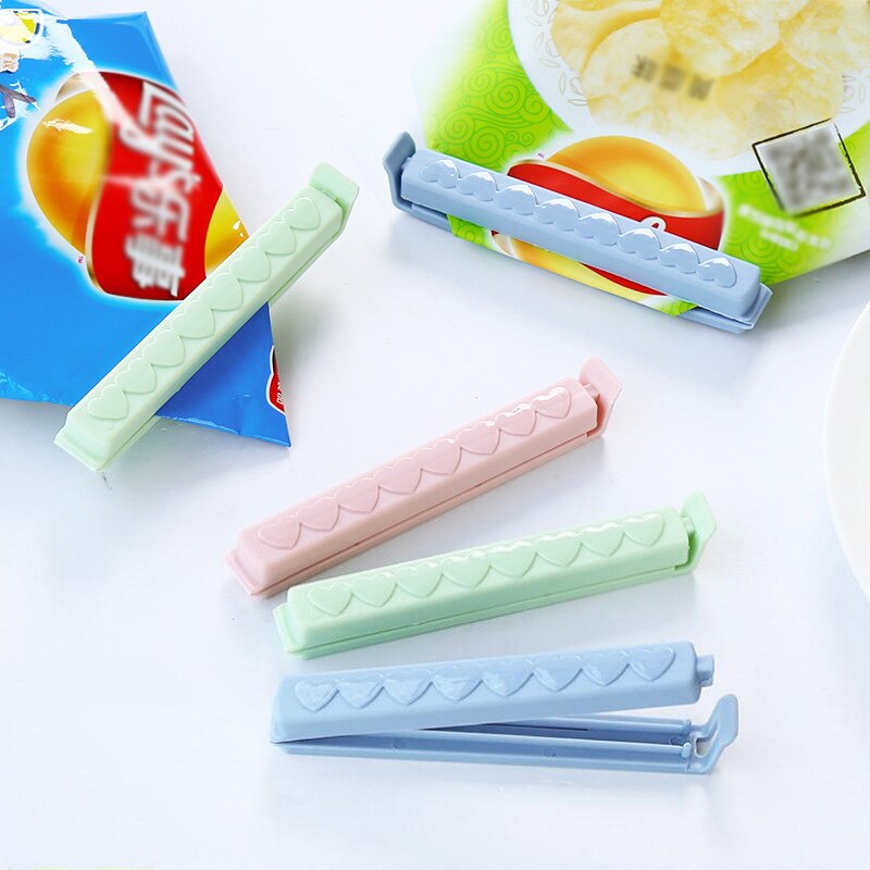 Mini praktisk förpackningspåse handpress förseglingsmaskin bärbara plastpåsar förseglingsmaskin hushållsmat förpackning påsförslutare: 5 st slumpmässig färg
