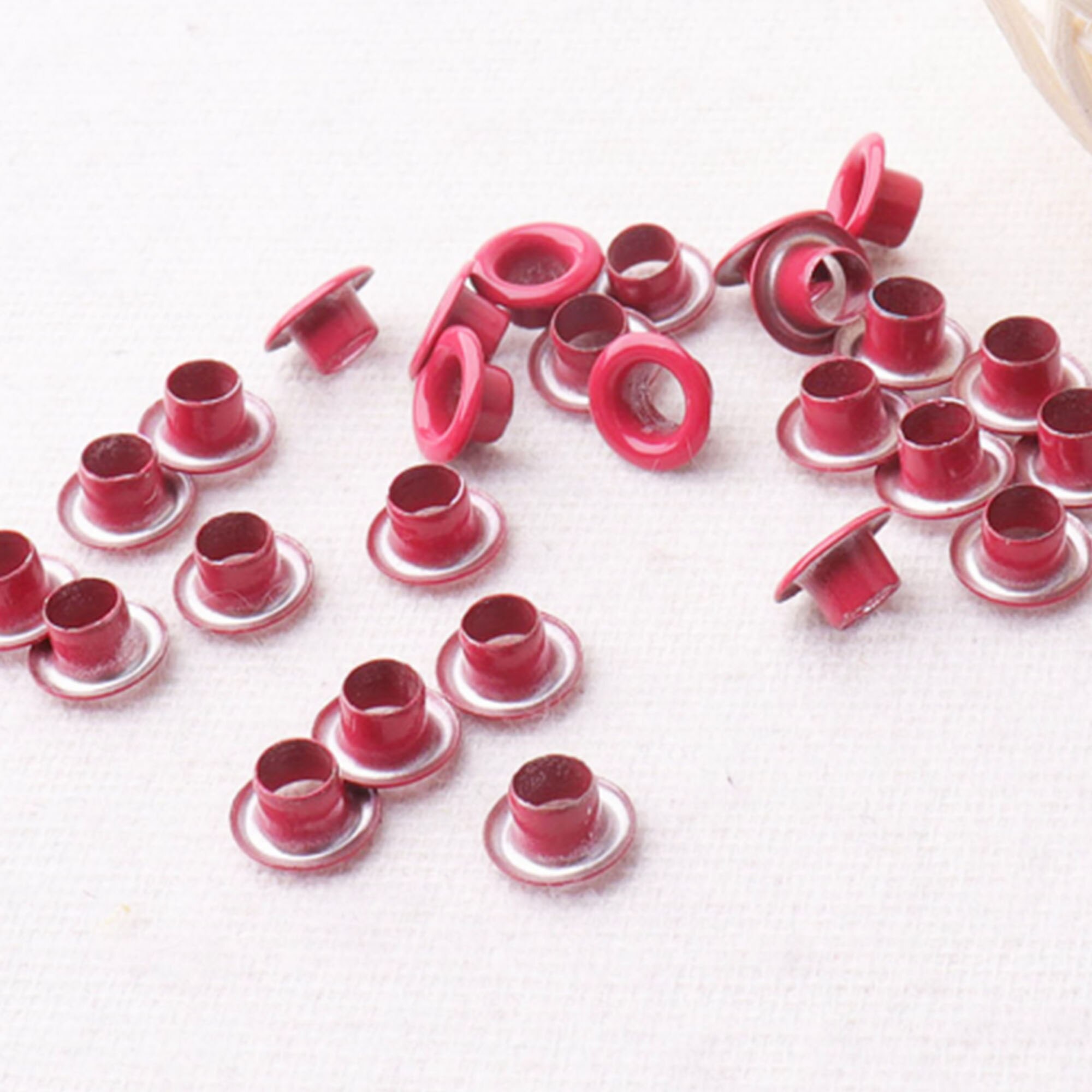 100 Pcs Metal Red Eyelets,Eyelets Grommets With Washers Eyelets,Great for Clothes Leather Canvas bag-1/8"(3mm)
