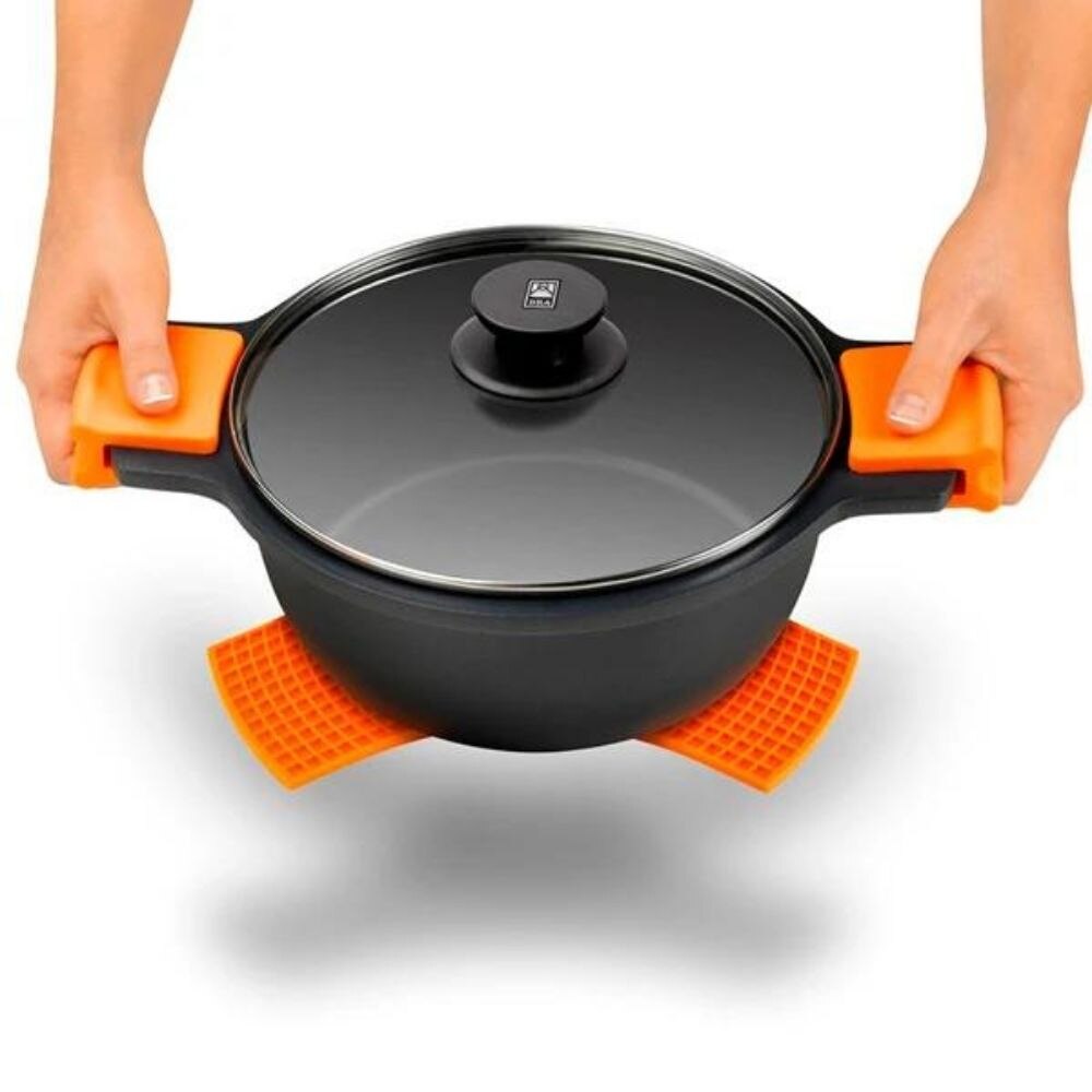 Multiusos 3 en 1 Bra Safe en Color Naranja. Protector de Sartenes, Salvamanteles imantado y Manopla de silicona con Imán.