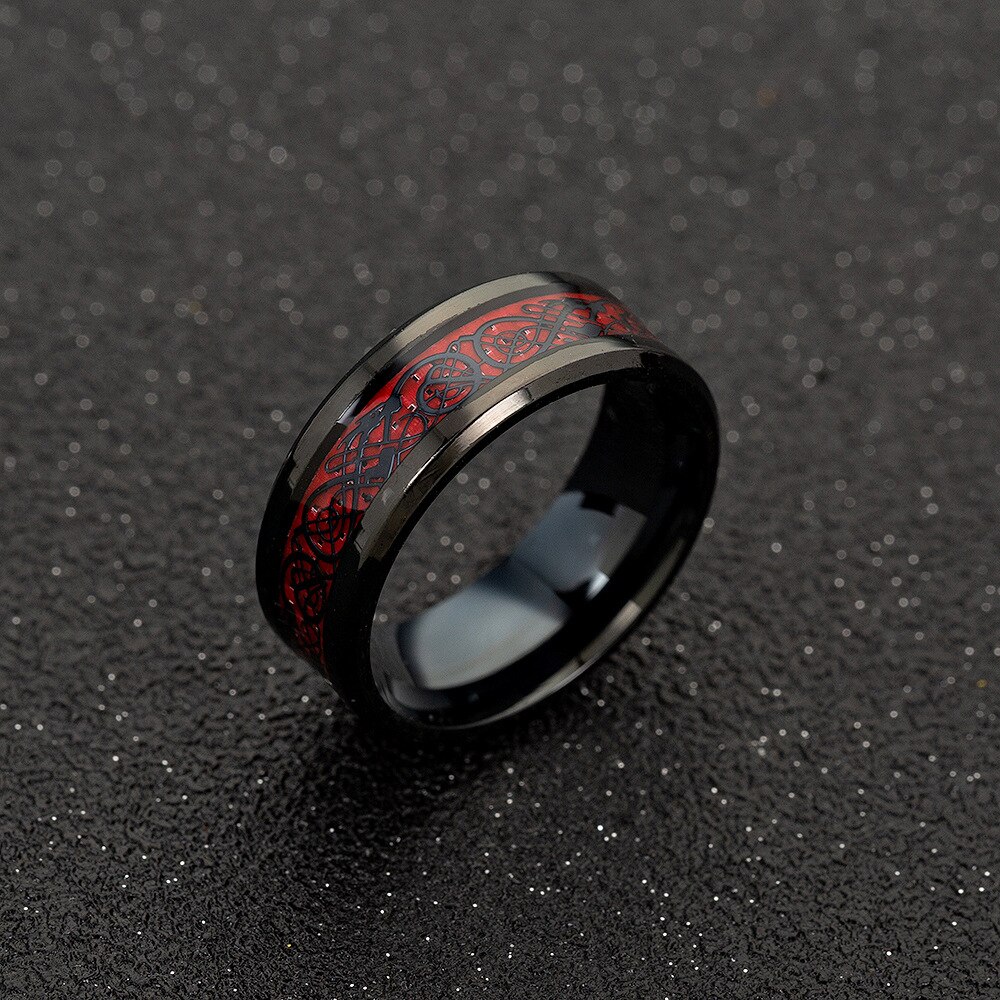 1PCS Dominierenden Mann Ring Rot Grün Carbon Fiber Schwarz Drachen Inlay Comfort Fit edelstahl Ringe für Männer Hochzeit band Ring