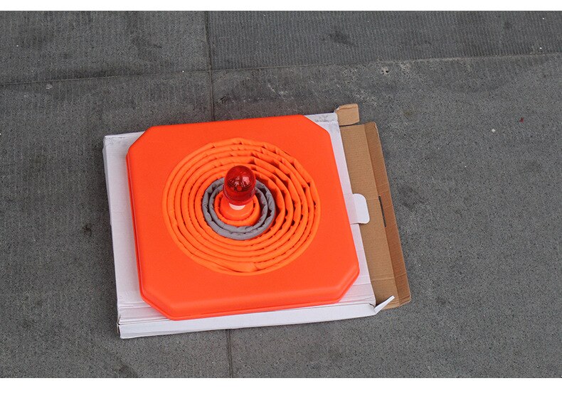 Type de levage télescopique avertissement cône de route pliant Barricade cône de Barricade réfléchissant en caoutchouc avec lumière LED panneaux de signalisation routière