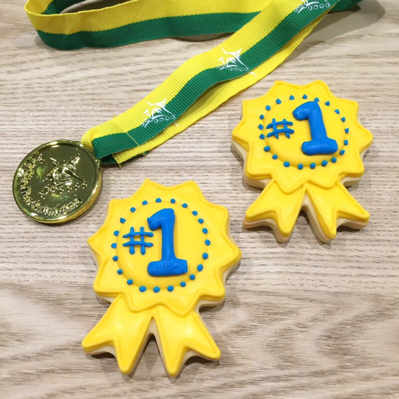 Keniao medalje udstikker til fars dag  - 8.2 x 7 cm -  kiks / fondant / wienerbrød / brød udstikker - rustfrit stål