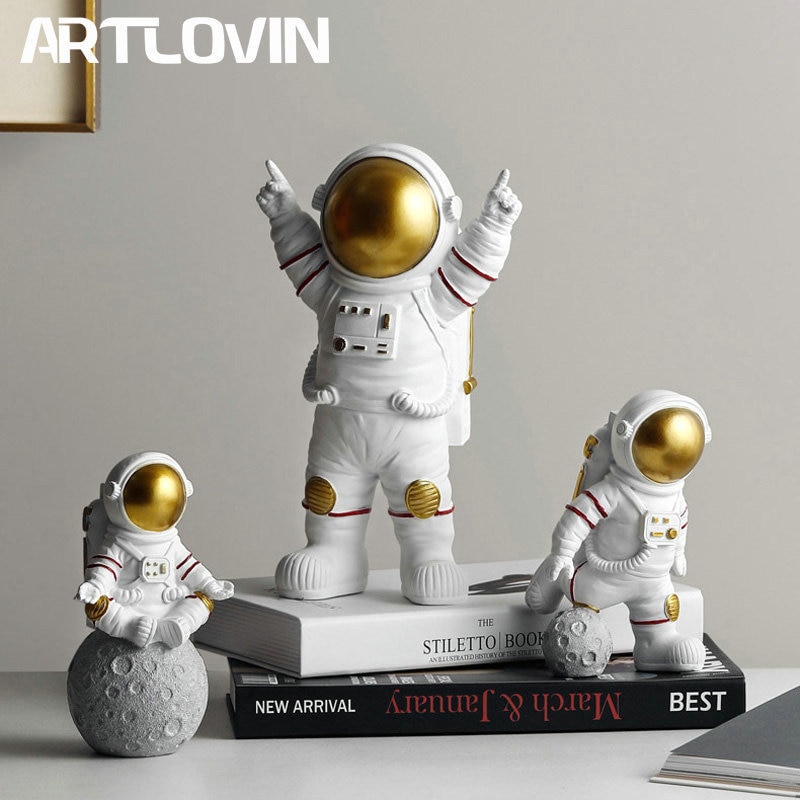 Resin Astronaut Figurines Spaceman With Moon Sculpture Decorative Miniatures Cosmonaut Statues For Man & Boyfriend