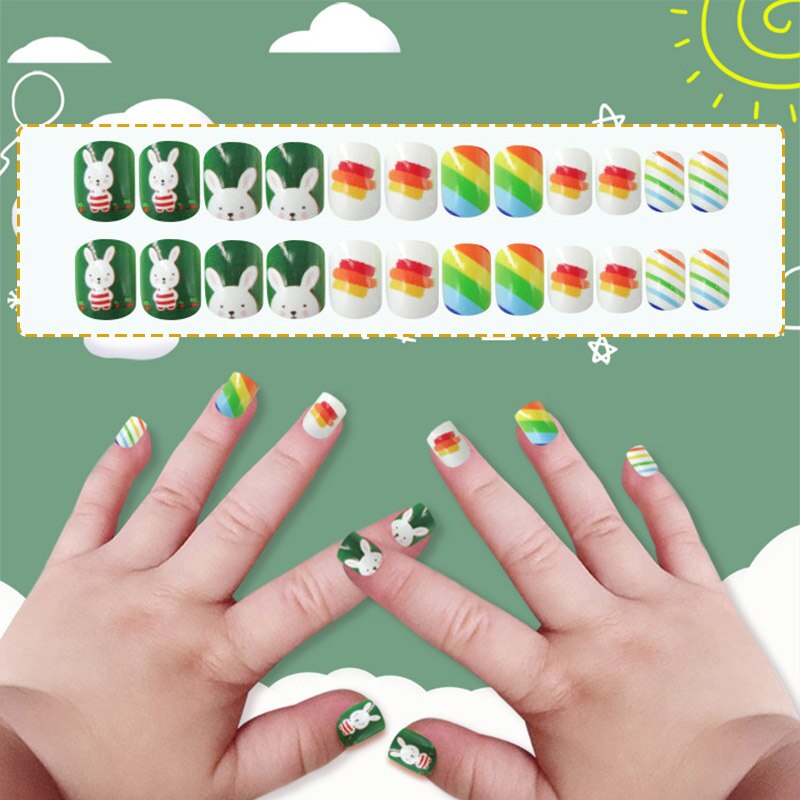 Boîte de faux-ongles courts à pression pour enfants, couverture complète, style différent avec un motif, 24 pièces/boîte, avec colle