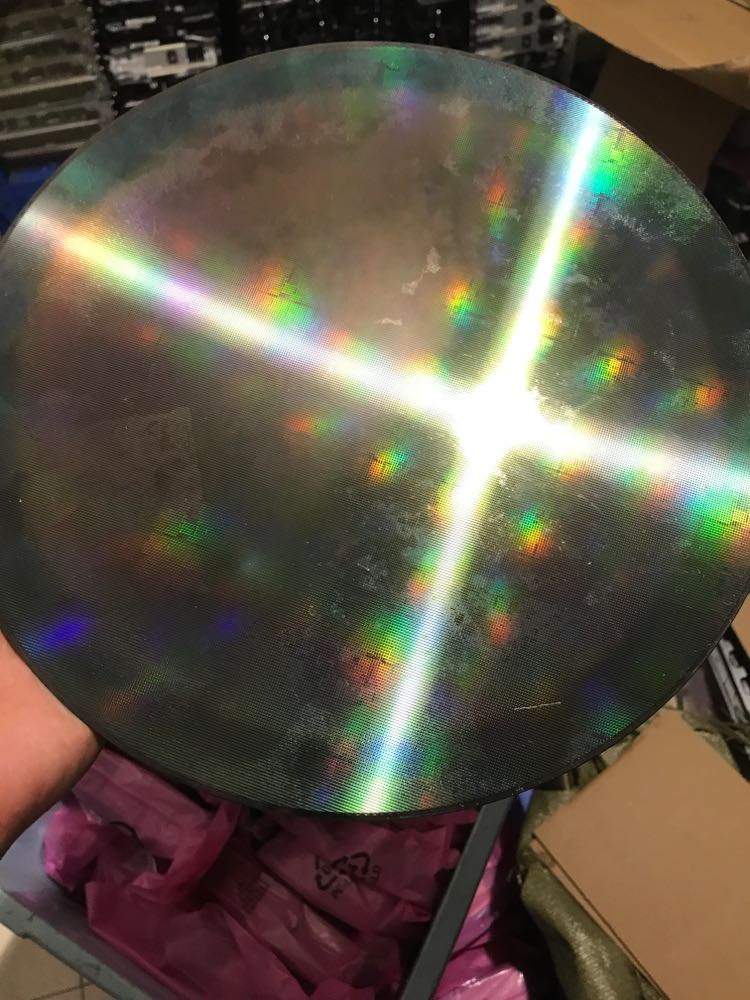 12 Inch Wafer Silicon Complete Chip Wafer Monocrystalline: Burgundy