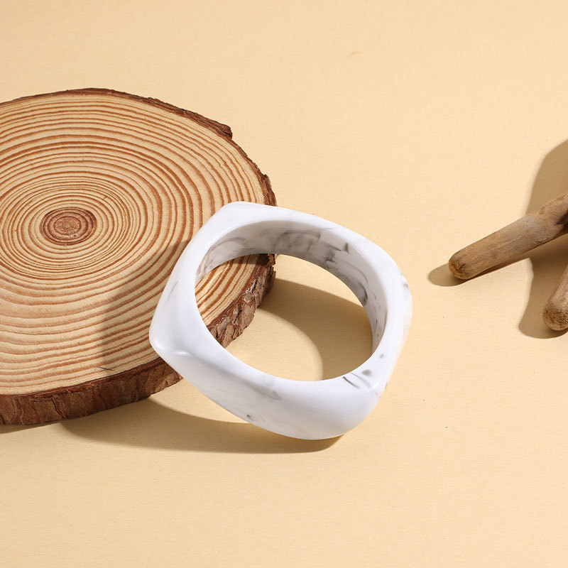 Geometrische acryl manchetarmbanden, armbanden voor dames, brede eenvoudige harsarmbanden, sieraden: Donker goud