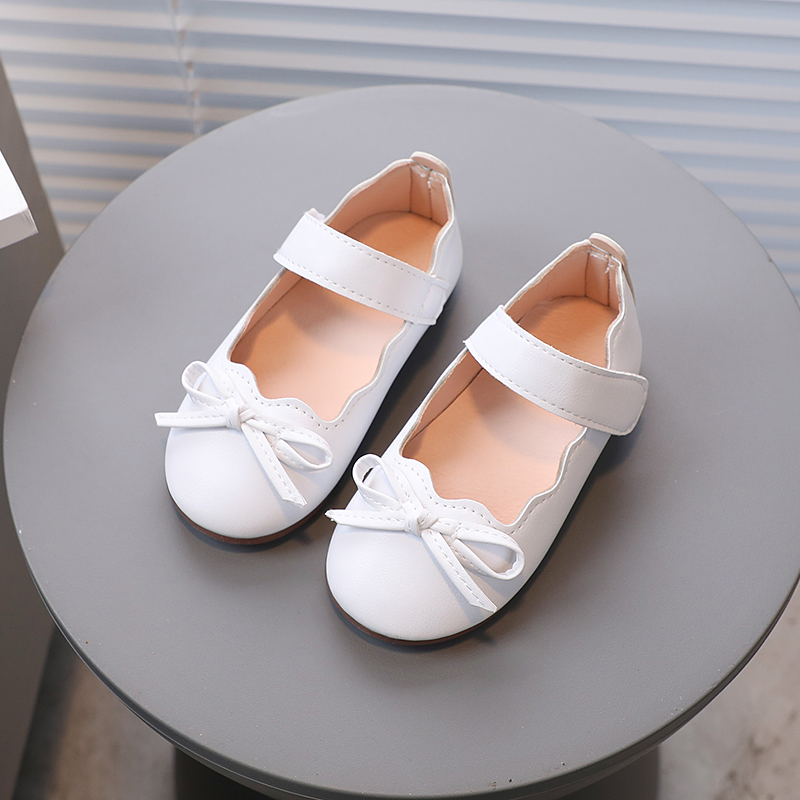 Buty księżniczki dla małej dziewczynki Wiosna Czarny Biały Muszka Śliczne dziecięce płaskie buty Płytkie matowe Pu Leather Wygodne buty dziecięce 21-30