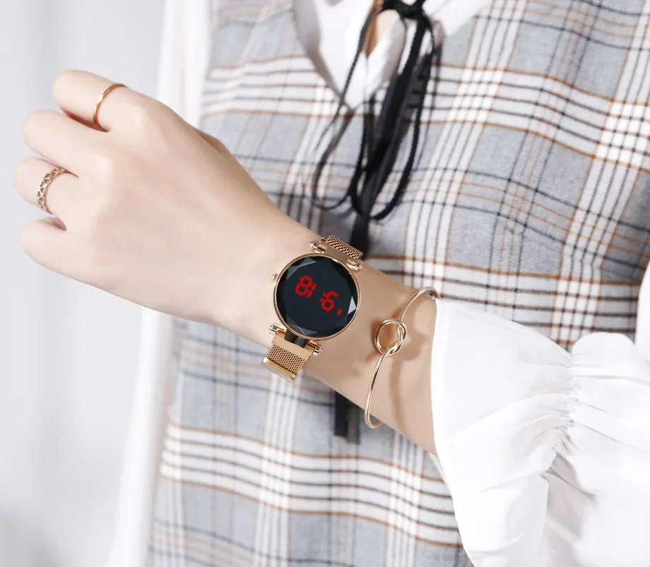Reloj LED de lujo para mujer, pulsera magnética, collar, pendientes, anillo, reloj de vestir Digital de oro rosa, reloj de pulsera de cuarzo para mujer