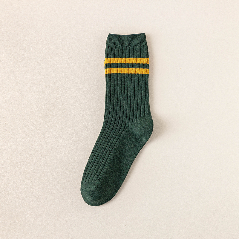 2021 novo outono inverno de alta qualidade 95% algodão listrado casual socks socks socks casual tripulação meias femininas respirável casual meias longas: Army Green