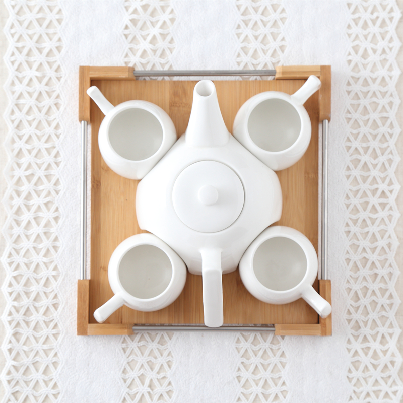 Højkvalitets hvidt porcelæn tesæt inkluderer 1 kande & 4 kopper & 1 bakke
