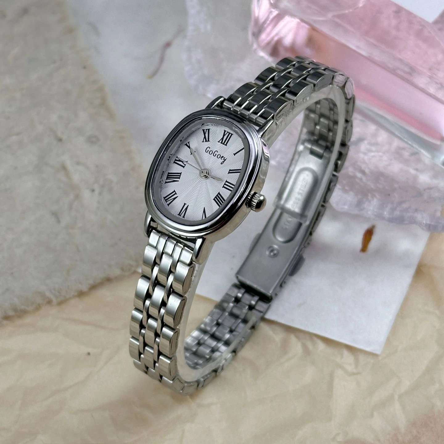 Versatile Oval Dial Women Quartz Watch Roman Scale Gold Steel Strap Wristwatch Reloj Mujer: Coffee