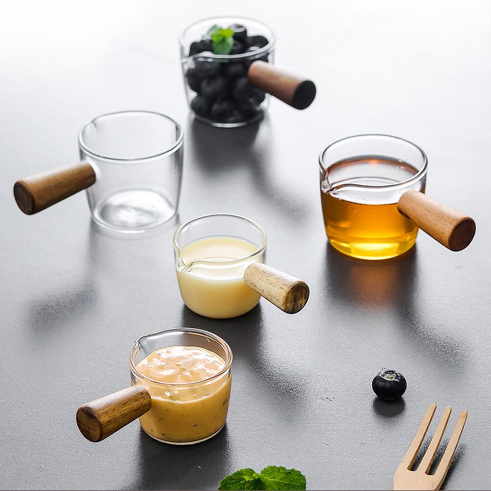 Transparent Glass Milk Jugs Glass Creamer Wood Handle Coffee Milk Frothing Pitcher Glass Milk Jug Pull Flower Cup for Coffee