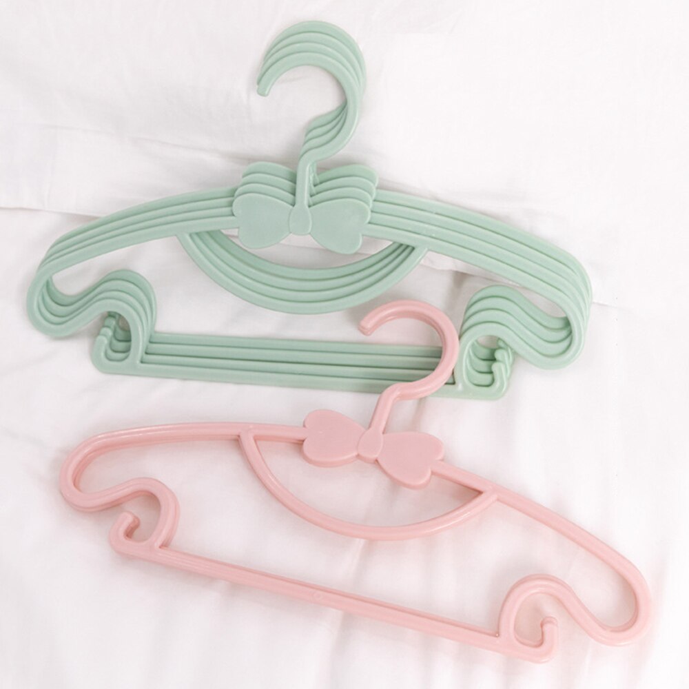 5 stk / mye baby kleshenger stativer bærbar plast skjermhengere vindtett barn barn kåper hanger baby klær arrangør