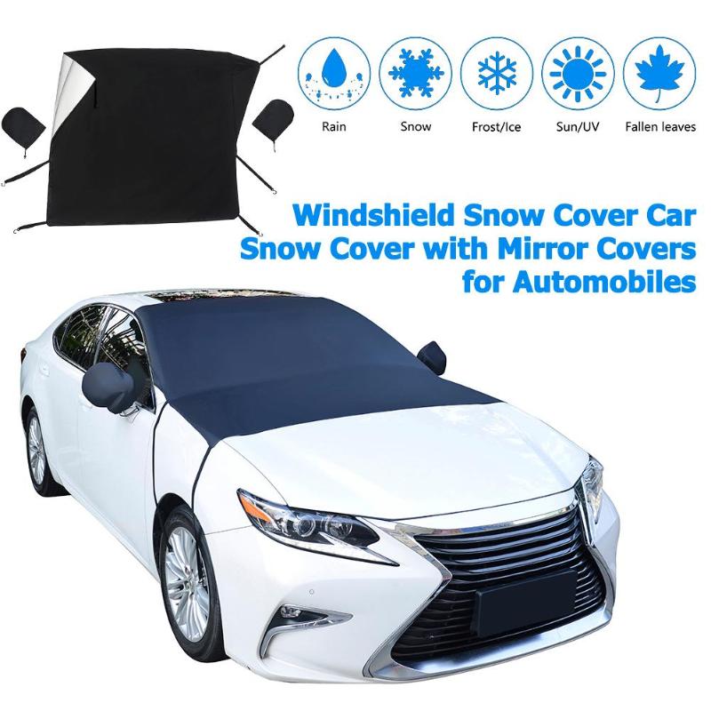 Bil forrude sne dækning med spejl dækker solskærm forrude og vinduesviskere fra sneis og frost uv fuld beskyttelse