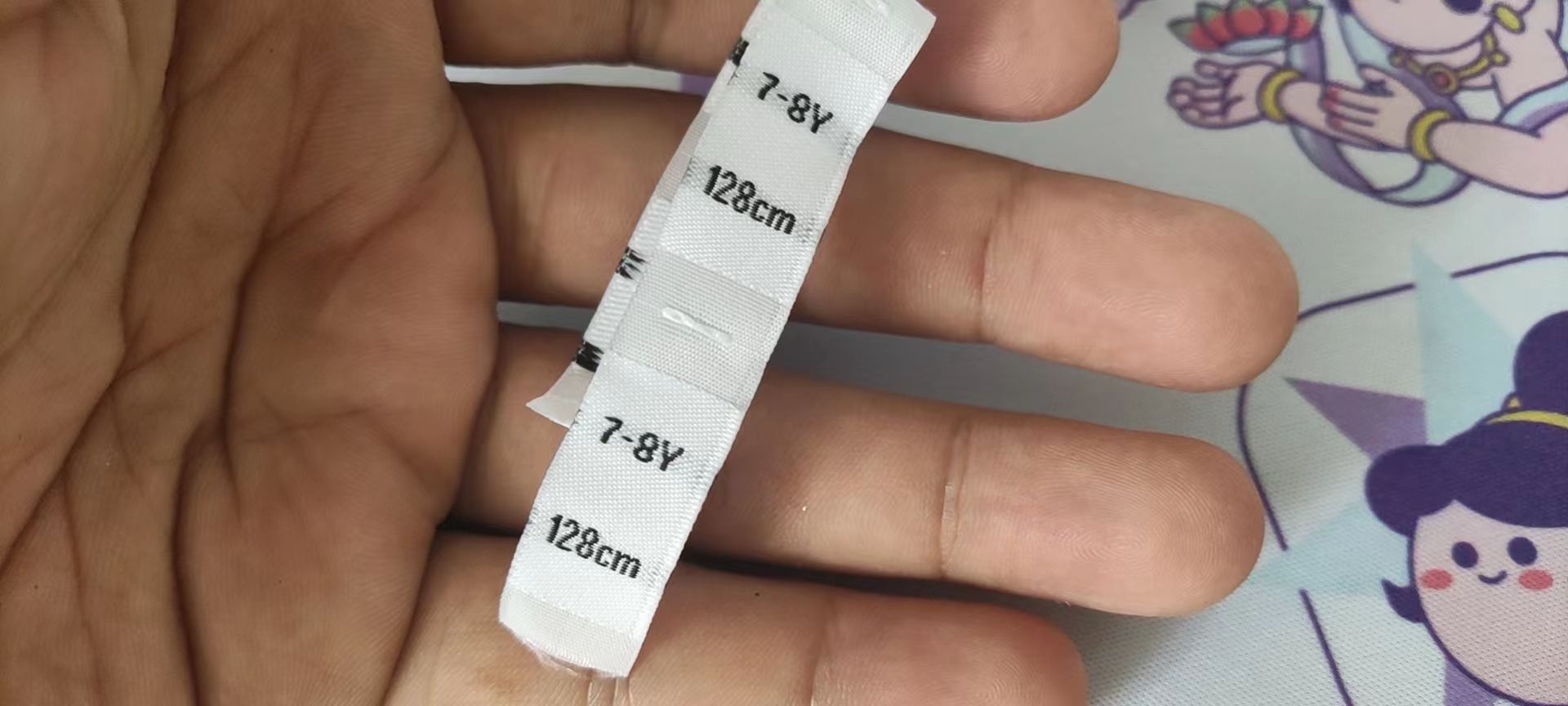 50 stks Geweven maat label doek maten labels 2-3Y 3-4Y 4-5Y 5-6Y 6-7Y 7-8Y 8-9Y 9-10Y Wit damast polyester Kleding Label: Black Nickel