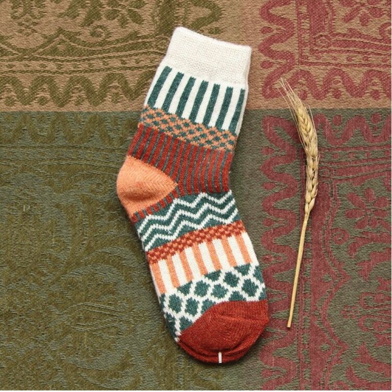 Bunte Druck Vertikale Gestreiften Welle Muster Socken Winter Weihnachten Lustige Verdickung Warme Wolle Koreanische Stil Frauen Kunst Socken